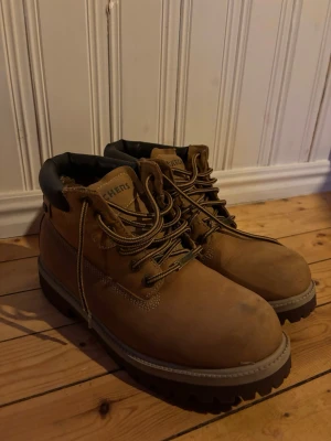 Skor herr - Skor i storlek 45, använd fåtal gånger 