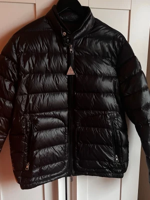 Moncler Acorus - Använd vid 2 tillfällen || Inga defekter || väldigt bra skick || vid frågor skriv ||⚫️