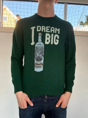 MC2 saint barth tröja  - Sällsynt MC2 saint barth tröja med texten ”I DREAM BIG” och den är av material kashmir| storlek:L| pris: 1799kr| skick: 9,8/10| hör av dig vid minsta lilla fundering eller fråga| 