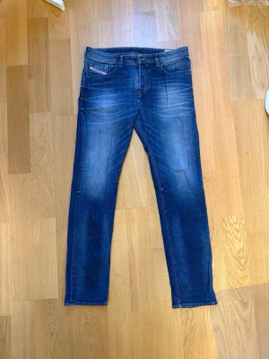 Diesel jeans  - Säljer dessa feta diesel jeans med skön fading. Ingen aning om ny pris, de passade ej min stil och därför säljer jag dom. Dom sitter som W33  Ställ gärna frågor om ni har några och priset är ej hugget i sten!