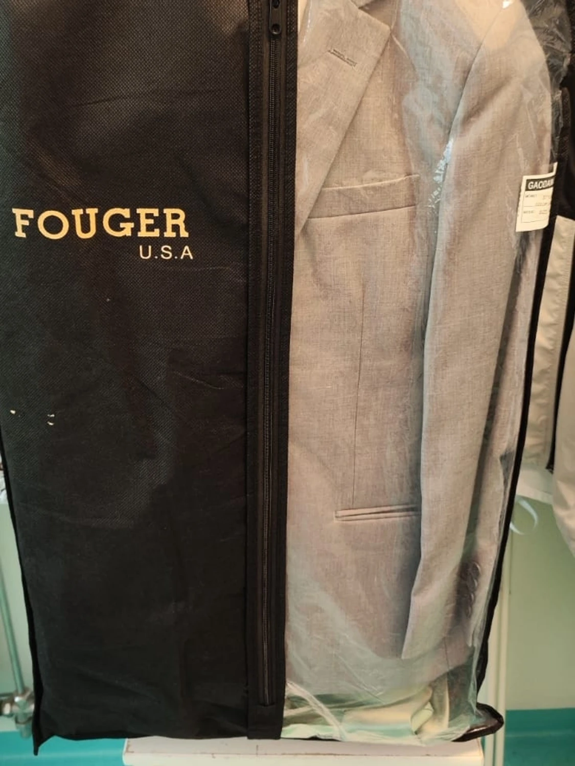 Grå kostym med väst och slips - 3