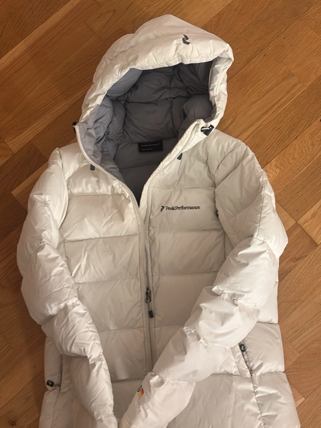 Vit dunjacka från Peak Performance - 2