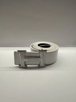 Vit herme’s bälte - Helt ny!vit bälte