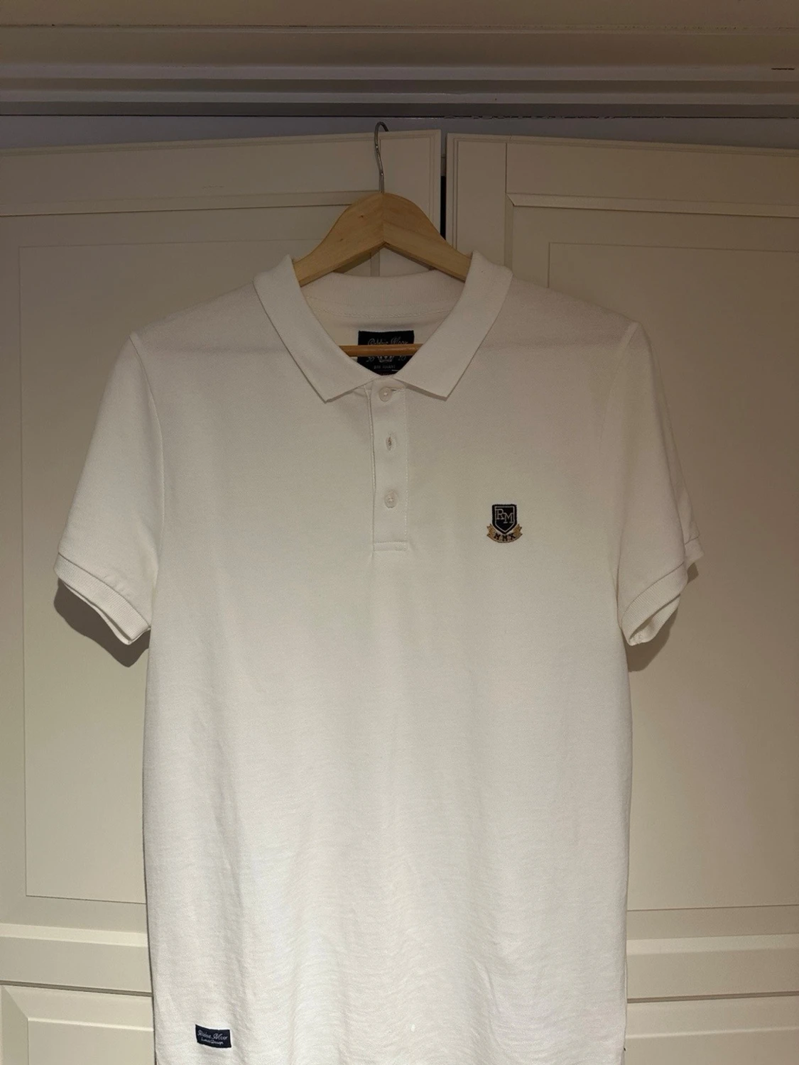 Vit pikétröja från Robbie Moor