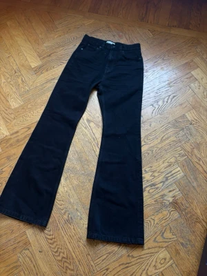 Balenciaga Unifit jeans - Svarta jeans från Balenciaga i modellen Unifit. Stilrena och skitfeta. Jag har kvitto och dom är 100% äkta✅