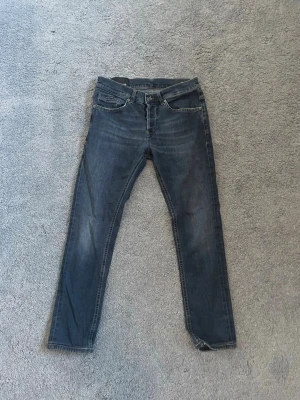 Dondup jeans  - modell| george| skick 9,5/10| Storlek 31| pm för mer info!