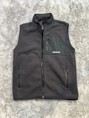 Timberland Väst - Rikigt shysst Timberland väst som är helt ny | Skönt tyg i västen | Storlek M | Bara att höra av sig vid funderingar 🙌✅