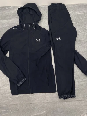 Under Armour dress - Strl S - Under Armour dress i storlek S, dressen är i sparsamt skick och använd endast fåtal gånger. 