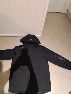Bauer jacka  - Helt ny Bauer jacka aldrig använd har ni funderingar skriv till mig.