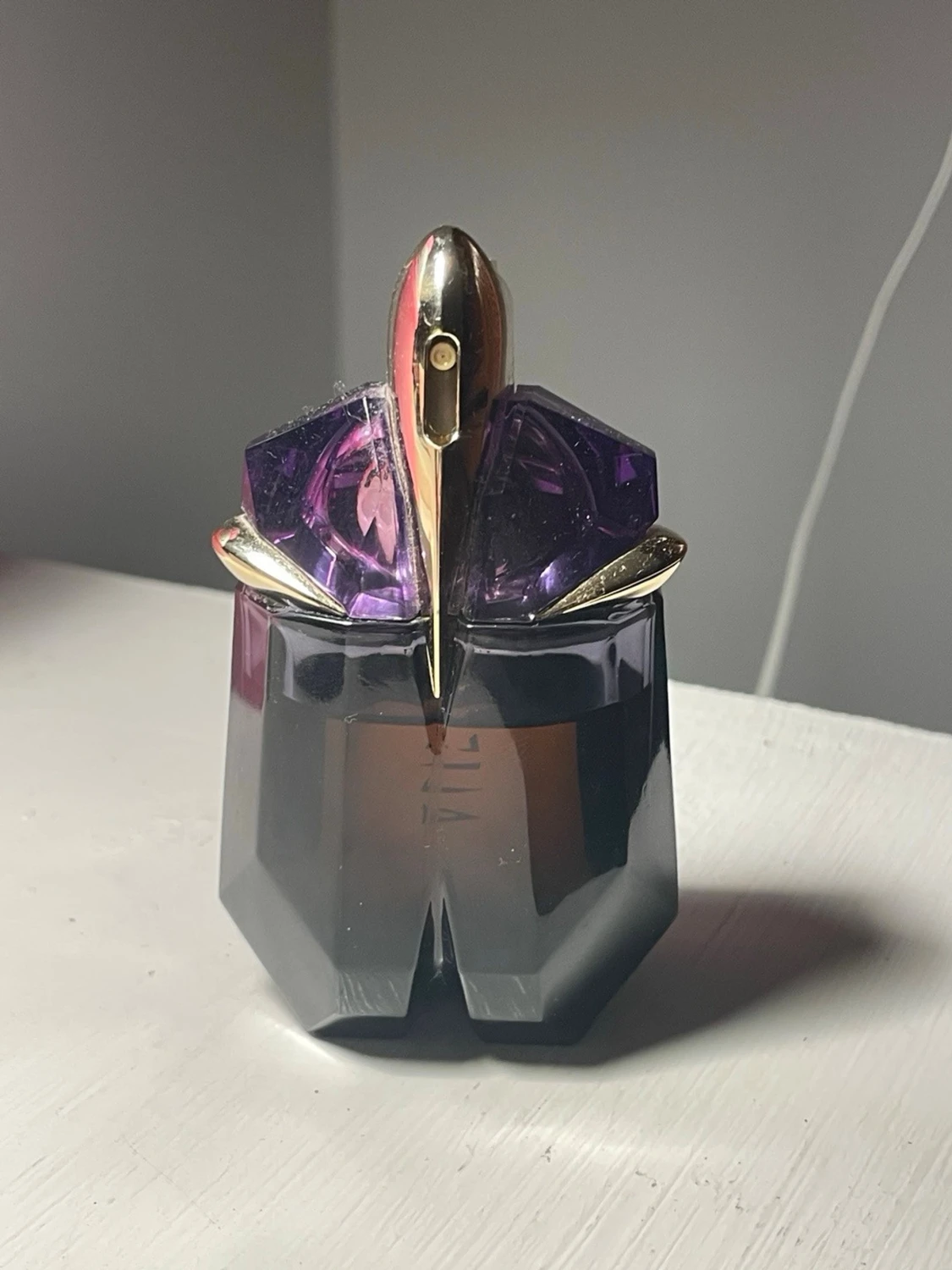 Mugler Alien parfym lila flaska