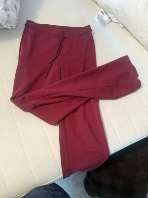 Röda byxor  - Exakt samma fast röd ❤️