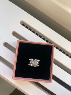 Edblad ring i fint shick  - Säljer en Edblad ring i storlek 16.00 använd fåtal gånger 