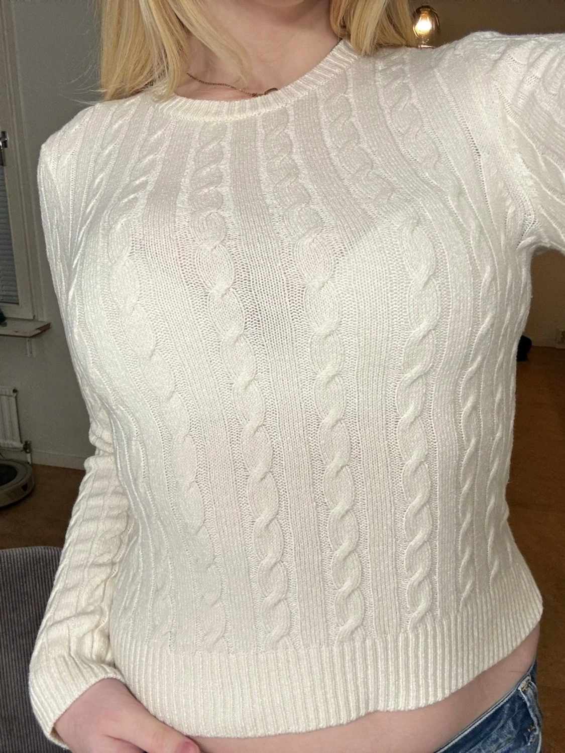 Vit kabelstickad tröja - 2
