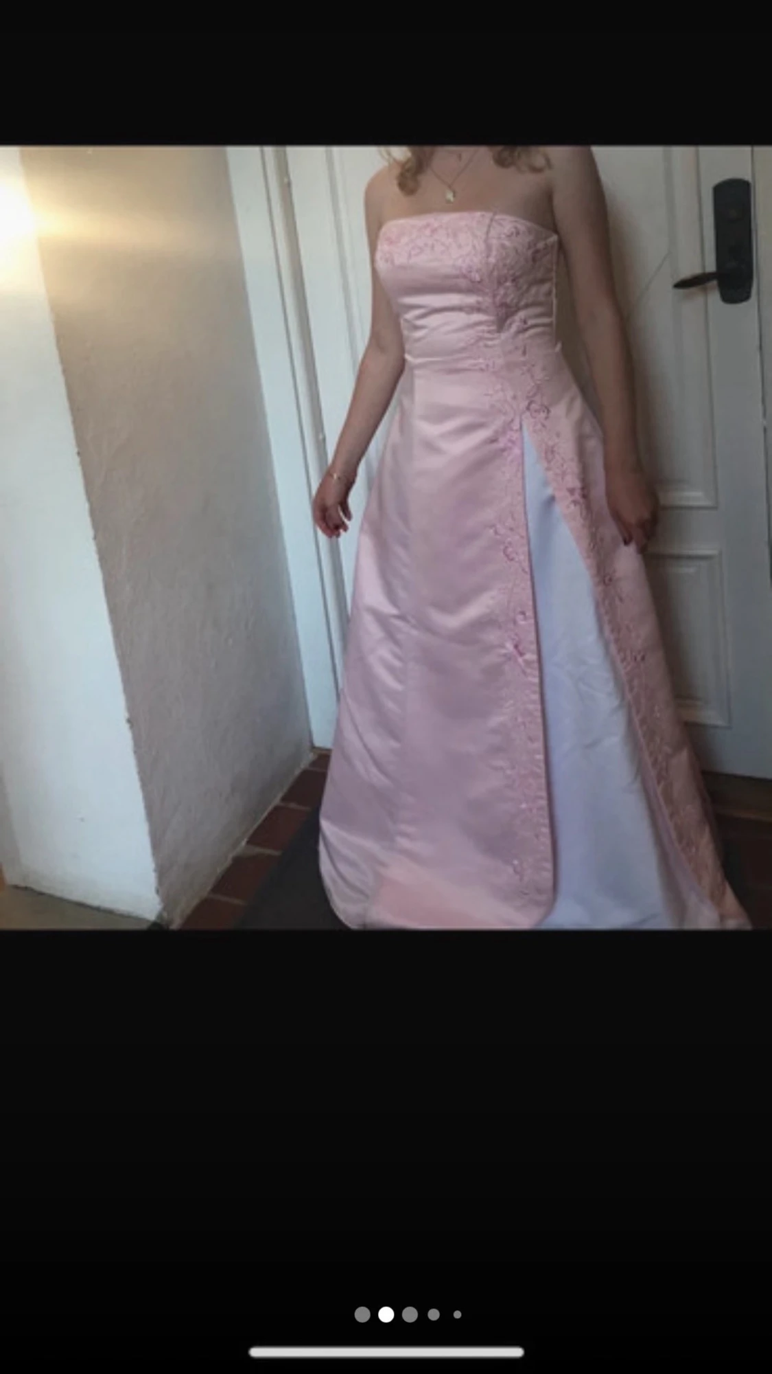 Ljusrosa axelbandslös balklänning - 1