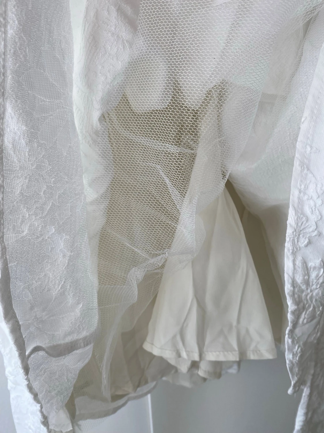 Vit spetsklänning med rosett - 3