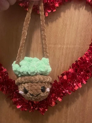 Virkad hängande växt  - Handvirkat i mjukt polyester garn!