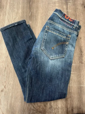Dondup Geroge Jeans W30 - Säljer ett par marinblå Dondup Geroge med fett tvätt| Storlek:W30| Skick:9/10|Pris:999|Frakt:24H |Modell:George| vid frågor och funderingar är de bara och höra av sig ‼️