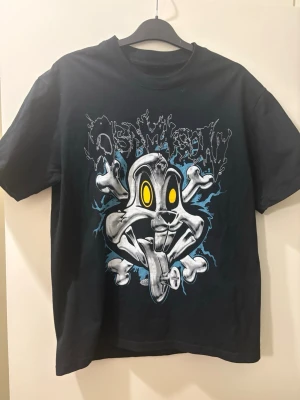 Osamason Jumpout Tour Merch 2025 - Size M - Sparsamt använd, size L men passar som en M varan därför jag säljer den!