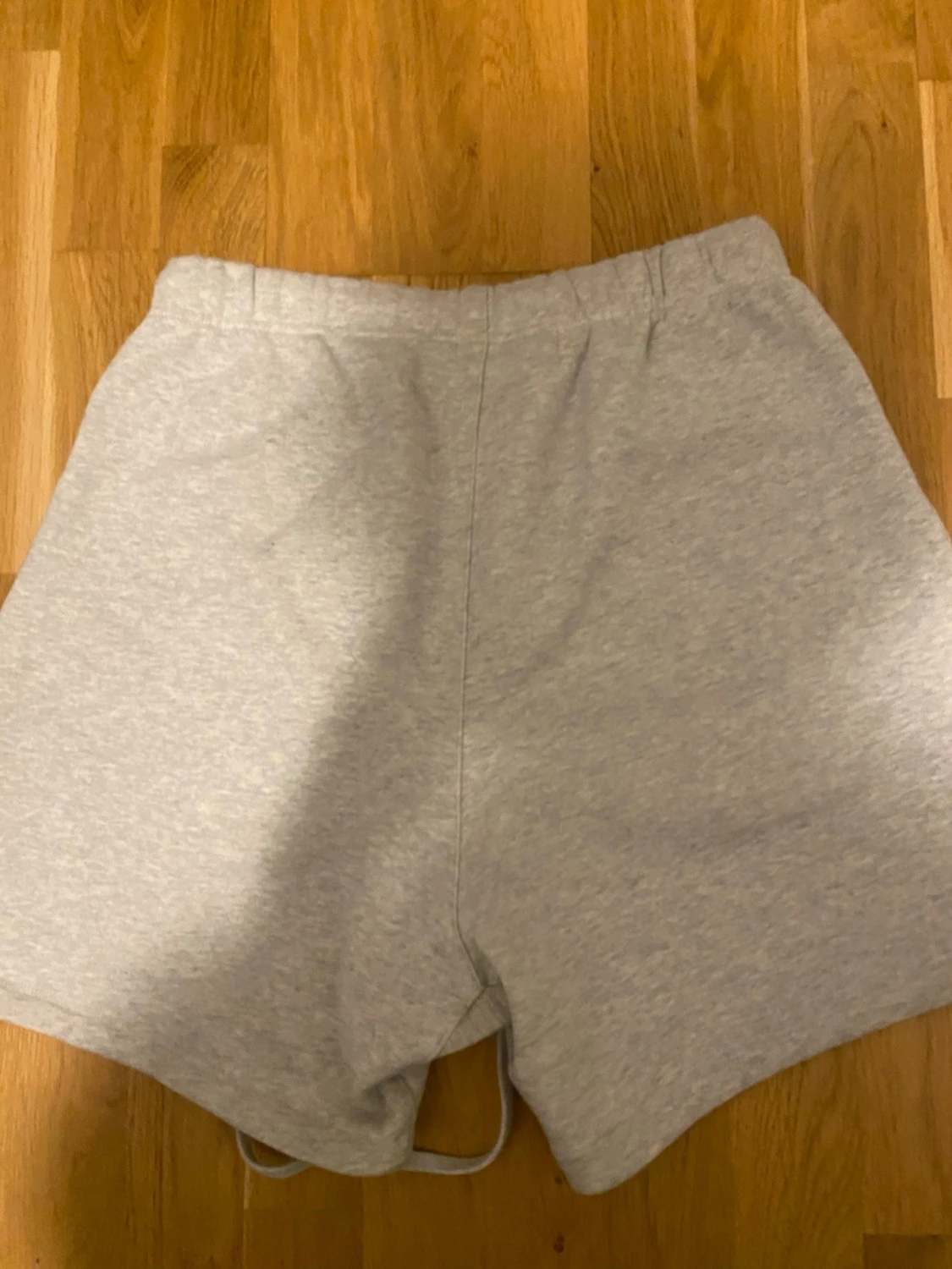 Grå Essentials Fear of God shorts - 4