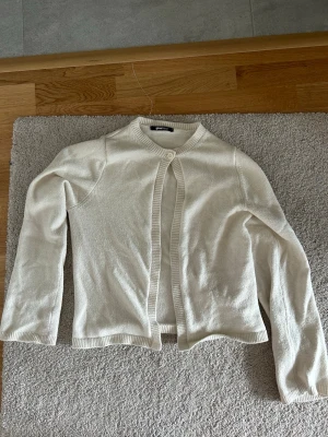 Kofta  - Kofta i storlek S köpt från ginatricot