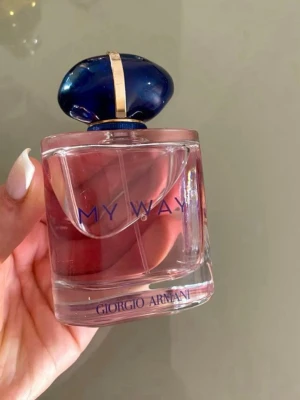 Giorgio Armani FLORAL!! My Way EdP  - Giorgio Armani My Way Eau de Parfum FLORAL 90ml med en rechargeable refillable spray. Oanvänd!! Bara parfymen kommer, kartongen är smutsig!