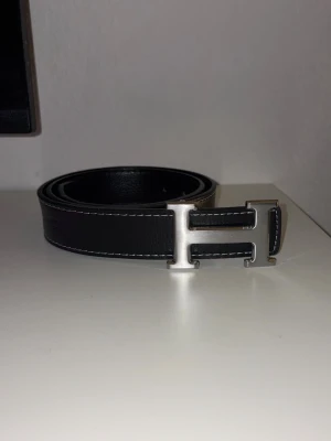 Silver bälte skicka bud - Hermes bälte i mycket bra skick. Skicka BUD eller byte mot något. 105cm. 
