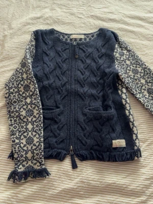 Kofta från oddmolly - Säljer denna blåa kofta från oddmolly, storlek 1 skulle säga xs/s. 