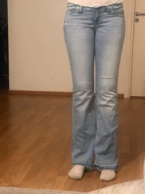  No waist jeans bootcut Nelly  - Säljer jeans från Nelly och dom skulle passa någon under 173 eftersom jag är 173cm lång och dom sitter så på mig! 