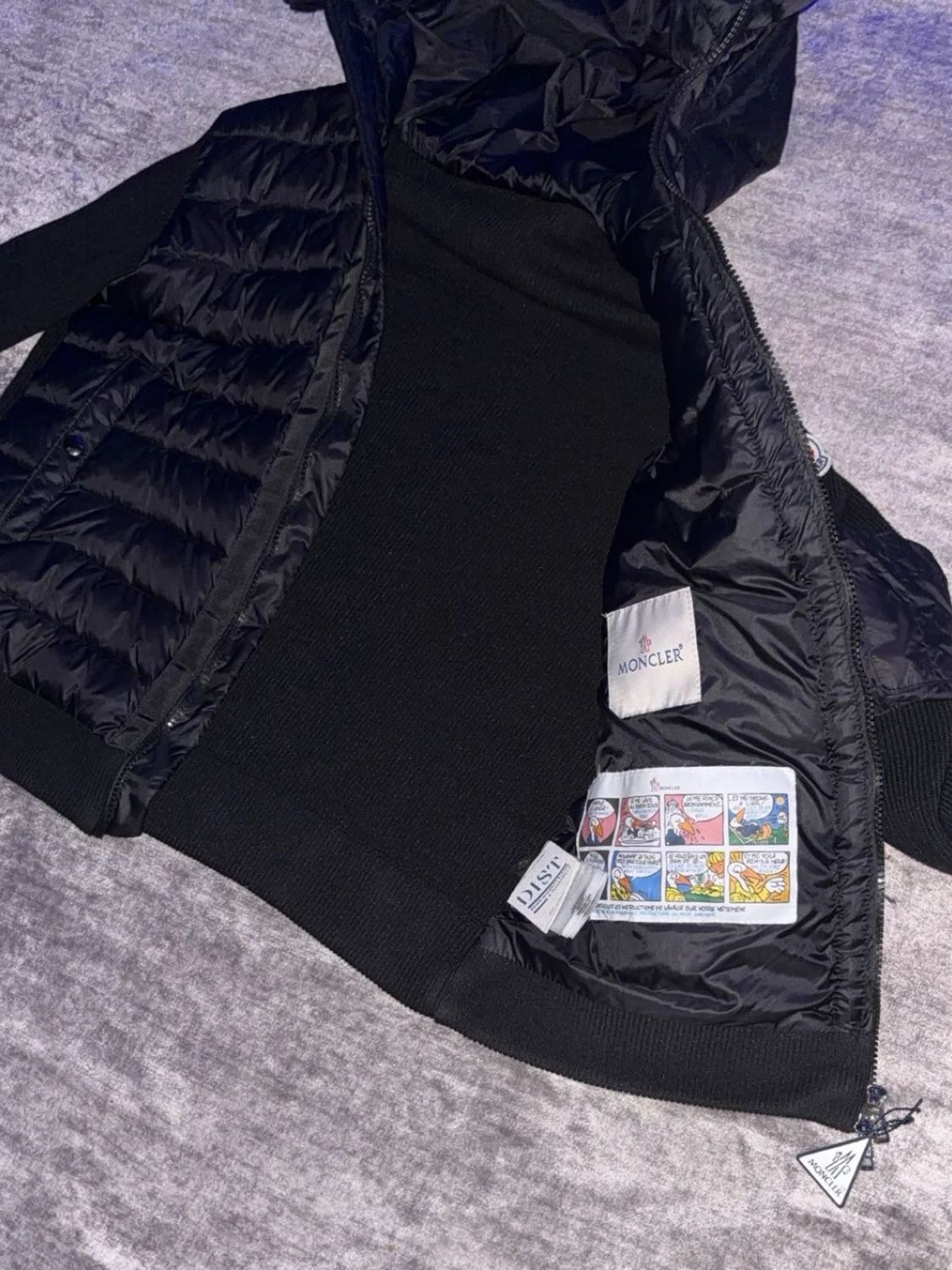 Nfc funkar. Svart pufferjacka från Moncler storlek m passar i s också - 2