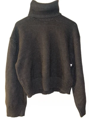 Stickad polo  - Säljer denna stickade tröja med krage💕