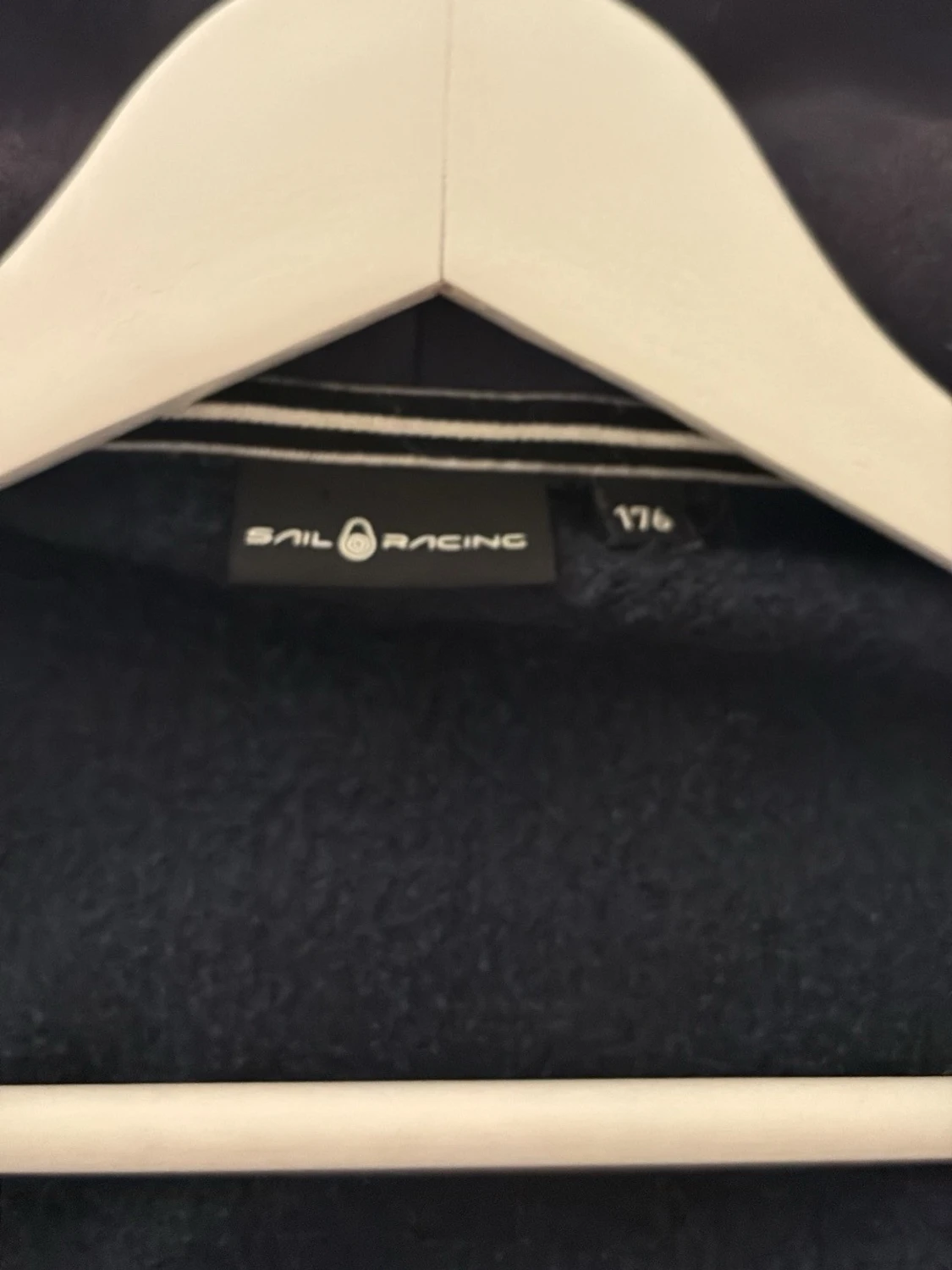 Mörkblå hoodie från Peak Performance - 2