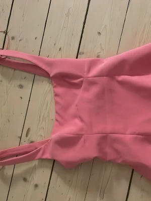 Rosa blus med rosett från zara - Jätte söt blus från zara med en rosett därbakom!!