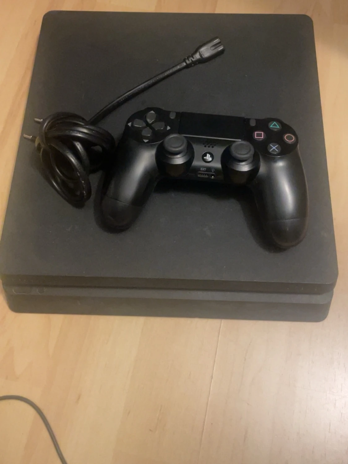 PlayStation 4 Slim med handkontroll