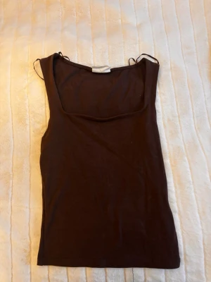 Brunt linne Gina Tricot - Brunt linne från Gina Tricot, strl xs. 