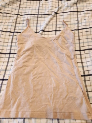 Enkelt baslinne lager 157 - Enkelt baslinne från lager 157 använt flera gånger men inte minsta skråma. Väl tvättad och inga missfärgningar. Säljer då jag inte har plats för det längre och inte använt det på ett tag. 