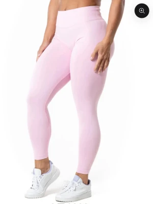 Ljusrosa seamless leggings från relode - Supersnygga ljusrosa seamless leggings med hög midja och tight passform. Aldrig använda, ”Aura” kollektionen, storlek M men små i storleken 