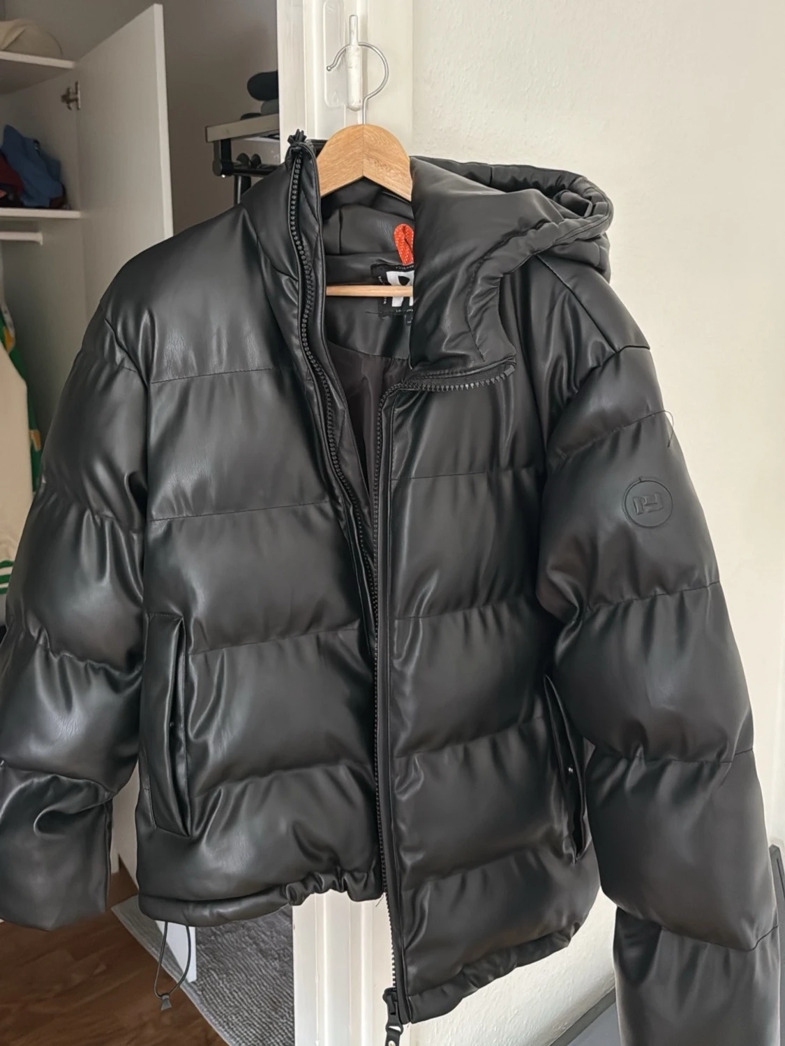 Svart pufferjacka från Pull and bear