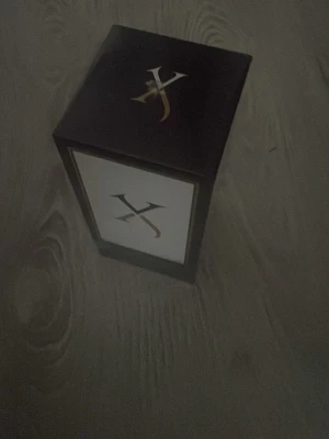 Mystical ERBA PURA parfym. - En oöppnad ERBA PURA parfym, kommer med låda helt oöppnad och 100ml. Pris kan diskuteras.