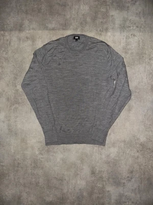 Grå merinoull tröja från Uniqlo - Hör av vid minsta fundering 💫