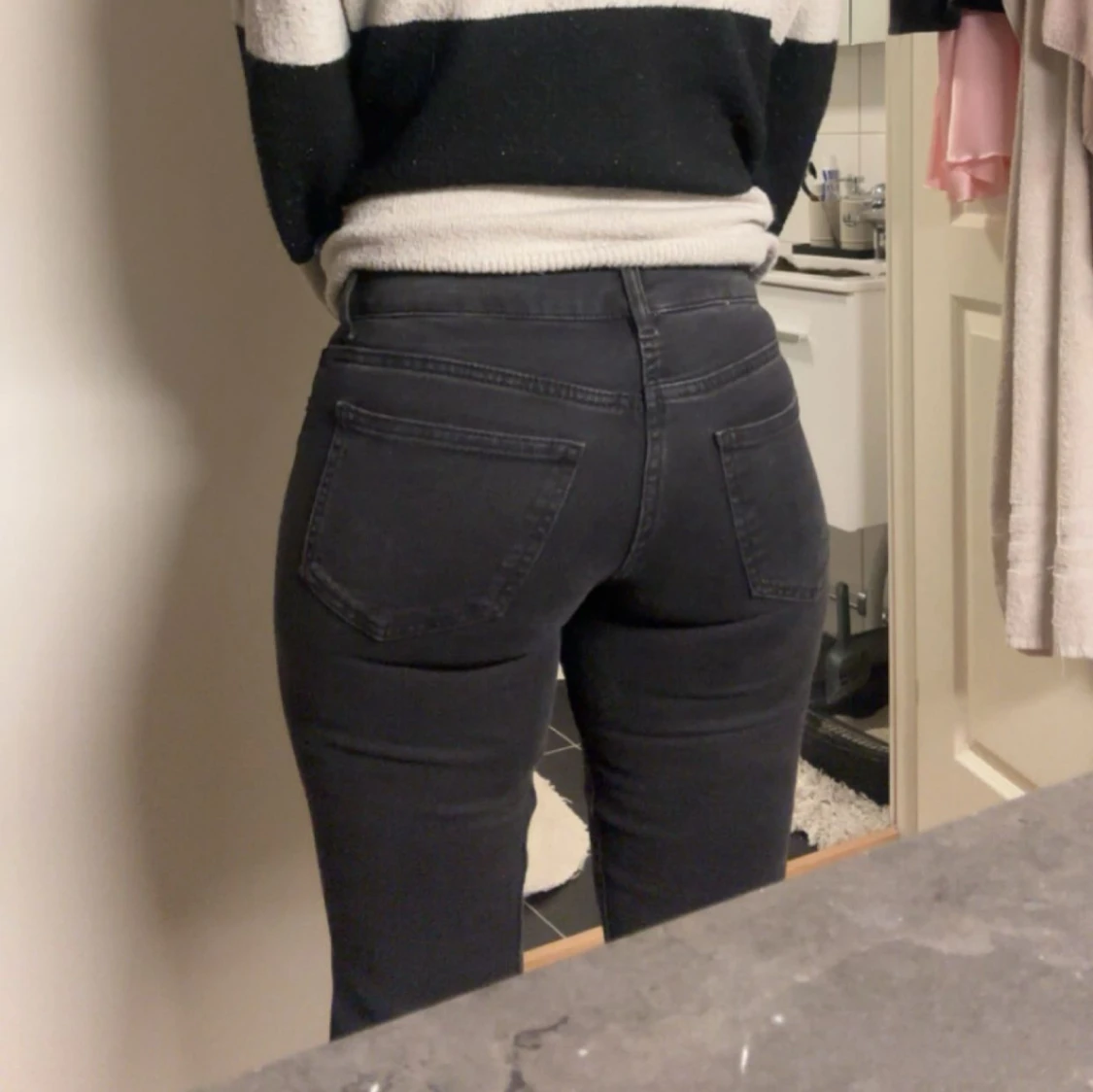 Svarta bootcut jeans med hög midja - 1