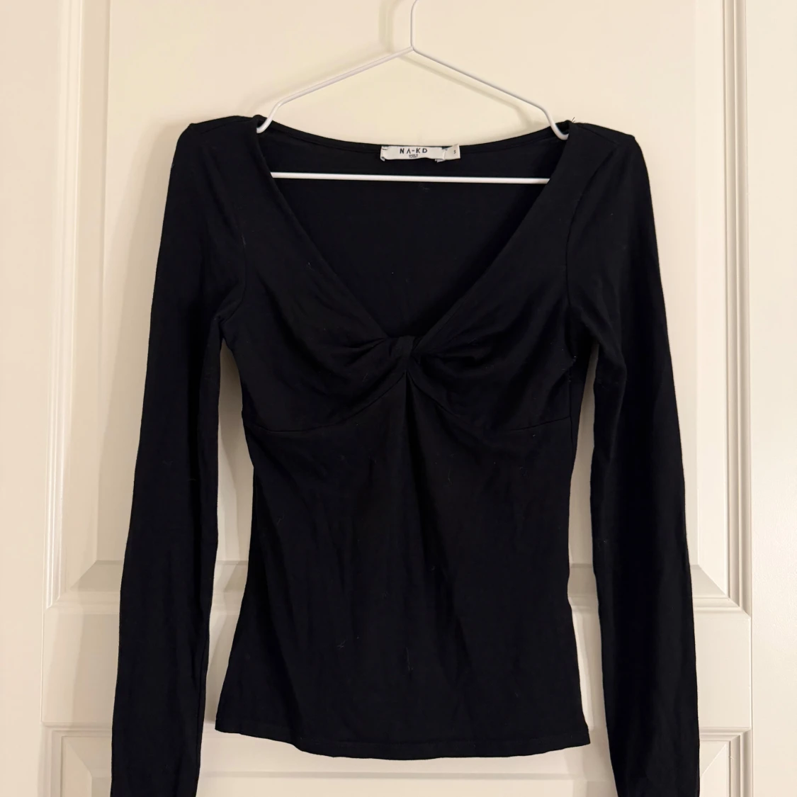 Svart långärmad topp från NA-KD