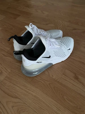 Nike Air Max 270 - Skick 9/10, knappt använda 
