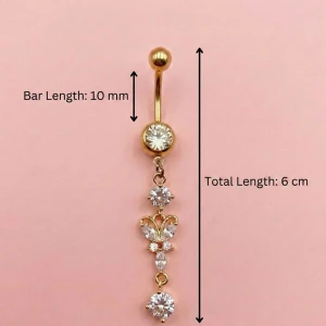 NY Navelpiercing i Kirurgiskt Stål 316L  - ✨ NYTT oanvänt smycke i kirurgiskt stål! 🌸 Hållbart & Rostfritt: Slitstarkt 316L-stål som inte oxiderar eller rostar av fukt. 🌸 Säkert: Industristandard, skonsamt för läkta piercingar.  🛍️ 30 % BUNDLE-RABATT! Köp fler artiklar från min shop och få 30 % på allt! ✨ 📦 Frakt: Endast spårbart via Plick SafePay för vår trygghet.