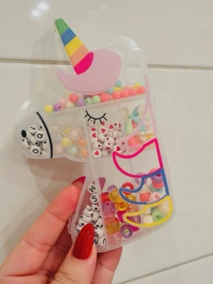 Unicorn ask med pärlor - Ny oöppnad ask med pärlor 