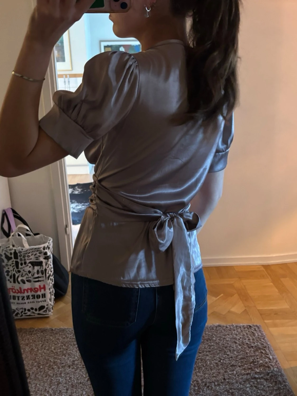 Ljusgrå omlottopp med knytband - 1