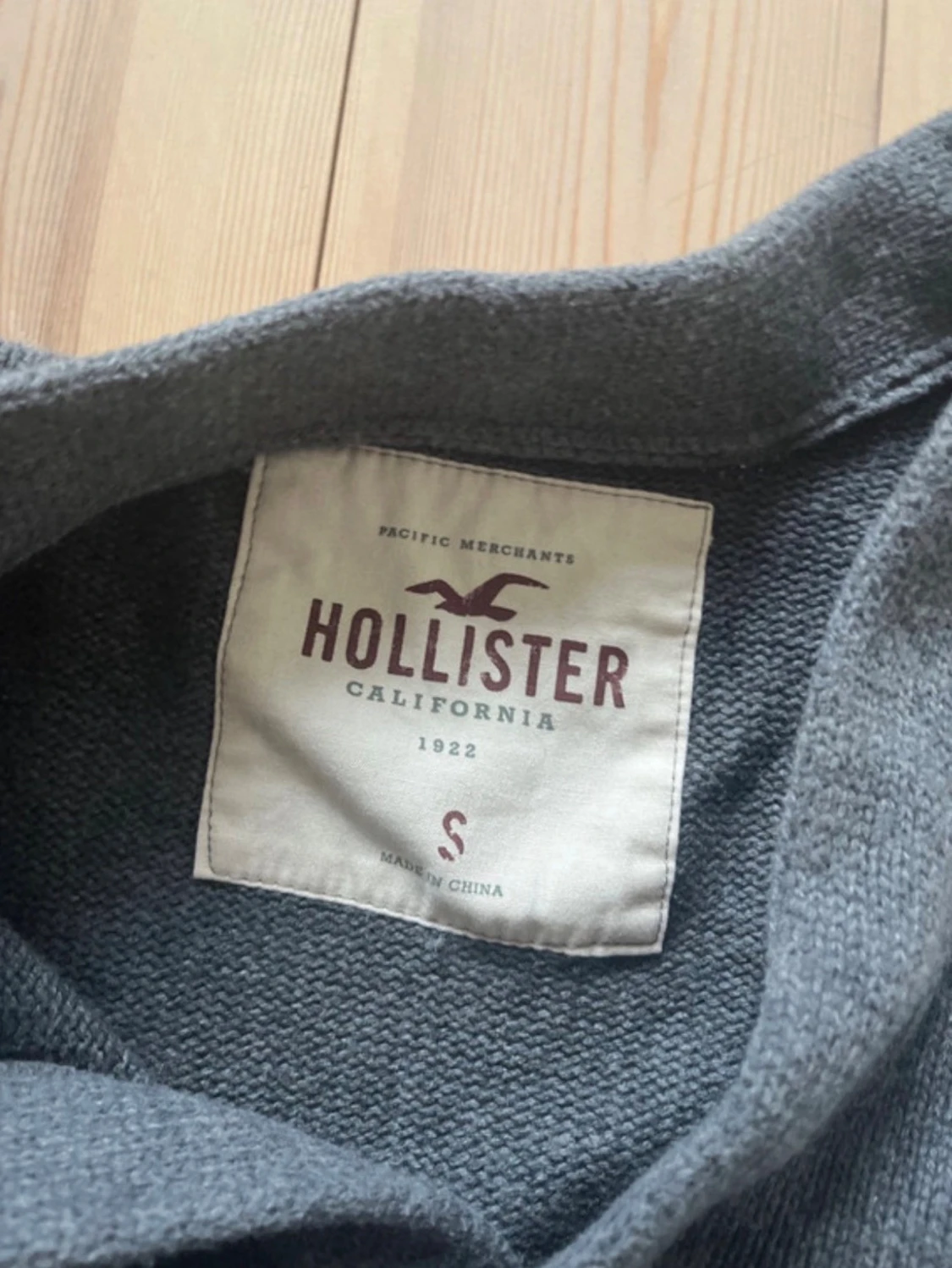 Grå kofta från Hollister - 1