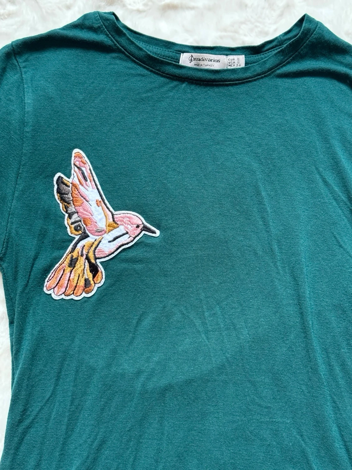 Mörkgrön topp med fågelapplikation - 5