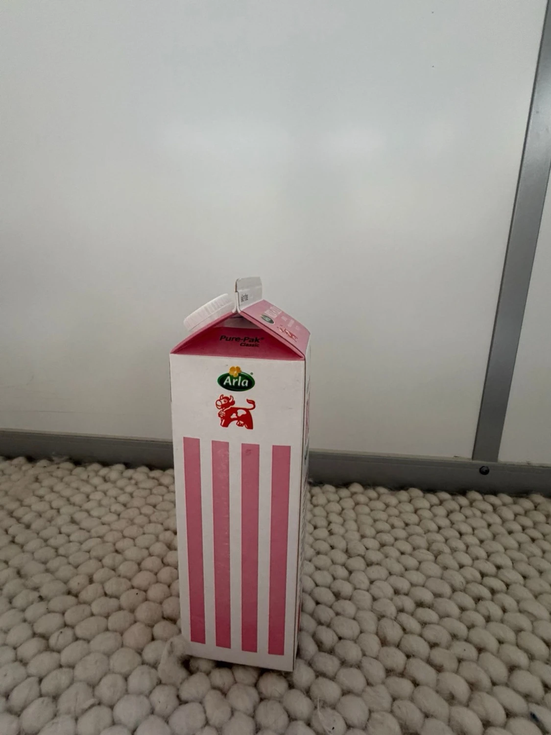 Arla Rosa Mjölk dryck jordgubb Den är tom - 3
