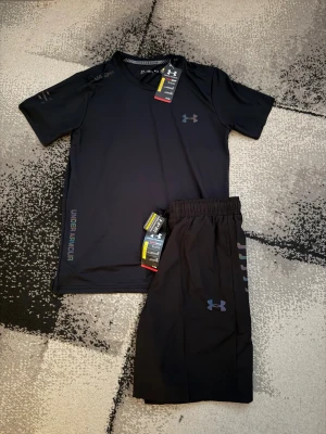 Under armour set - Storlek:L