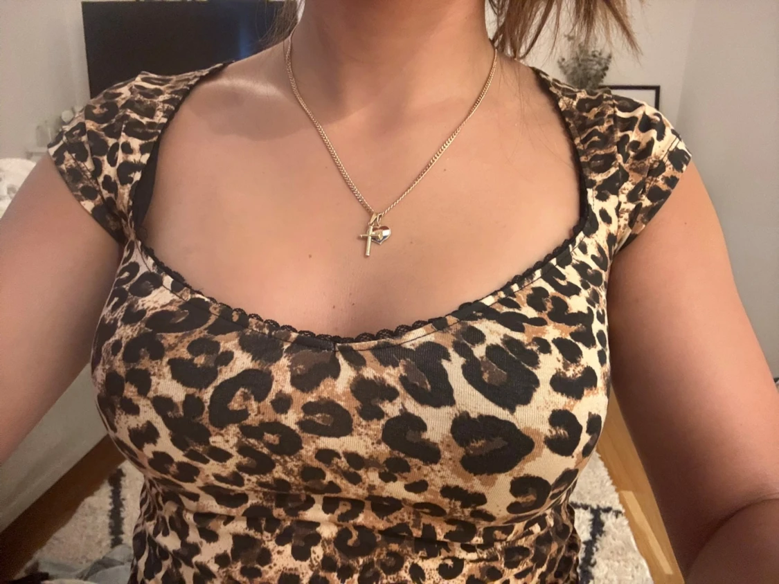Leopardmönstrad topp med kort ärm - 1